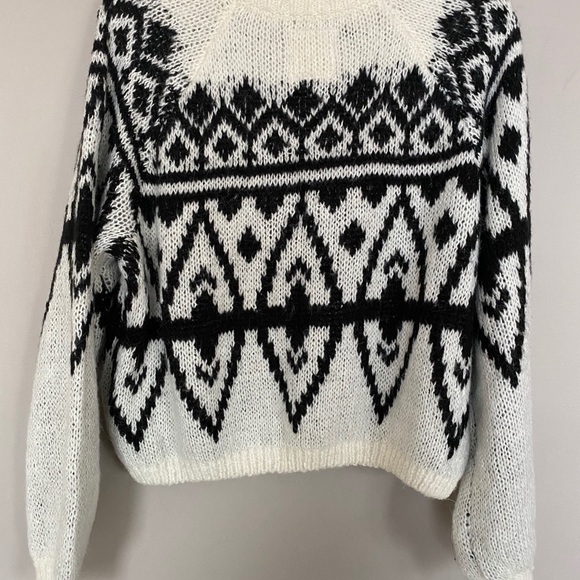 Hollister Cropped Sweater - Picture 5 of 10